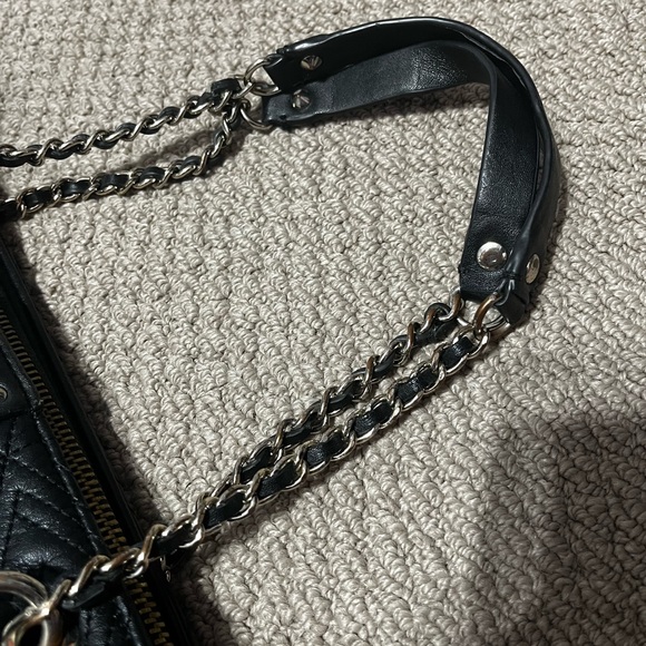 AS IS Guess | Black Shoulder Purse - Picture 5 of 17